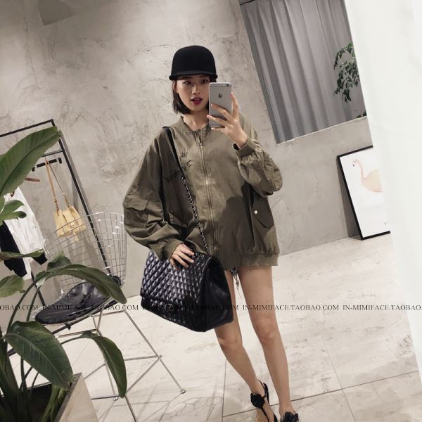 เสื้อคลุมสไตล์เกาหลี ตัวโคล่ง ผ้าทิ้งตัว แต่งลายปัก พร้อมส่ง