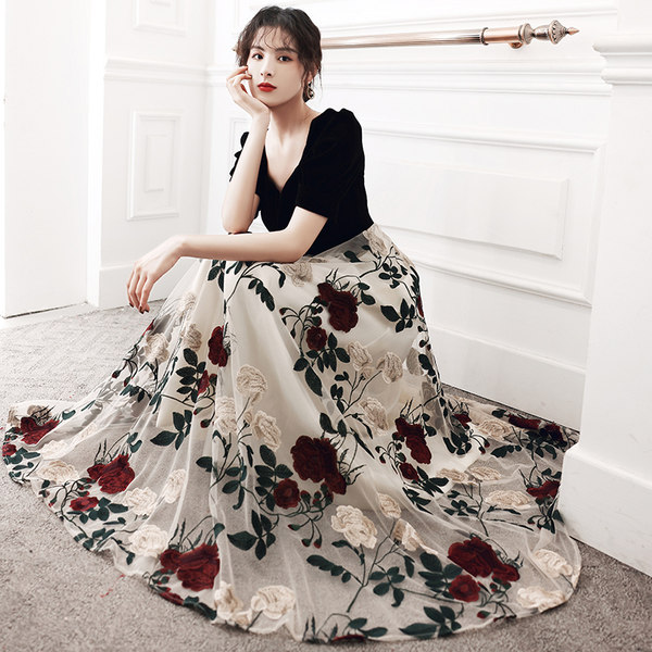 ชุดราตรี ชุดราตรีสวยหรู แบบ ทันสมัย Evening dress