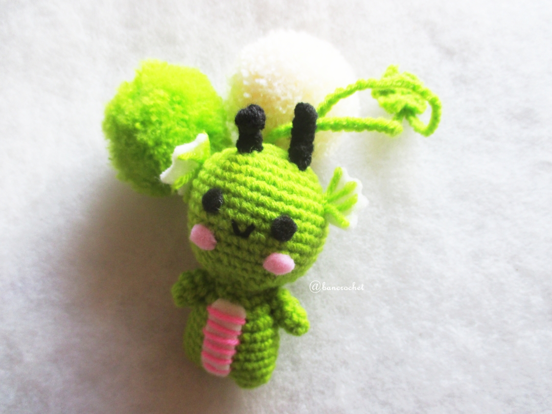 ที่ห้อยกระเป๋า พวงกุญแจตุ๊กตามังกรเขียว ปอมปอม dolls pom pom amigurumi crochet keychain
