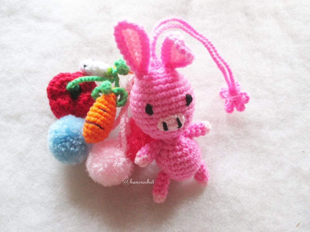 หมูกระต่ายถักไหมพรมติดพู่ปอมปอมห้อยผลไม้ถัก Pompom tassel crochet