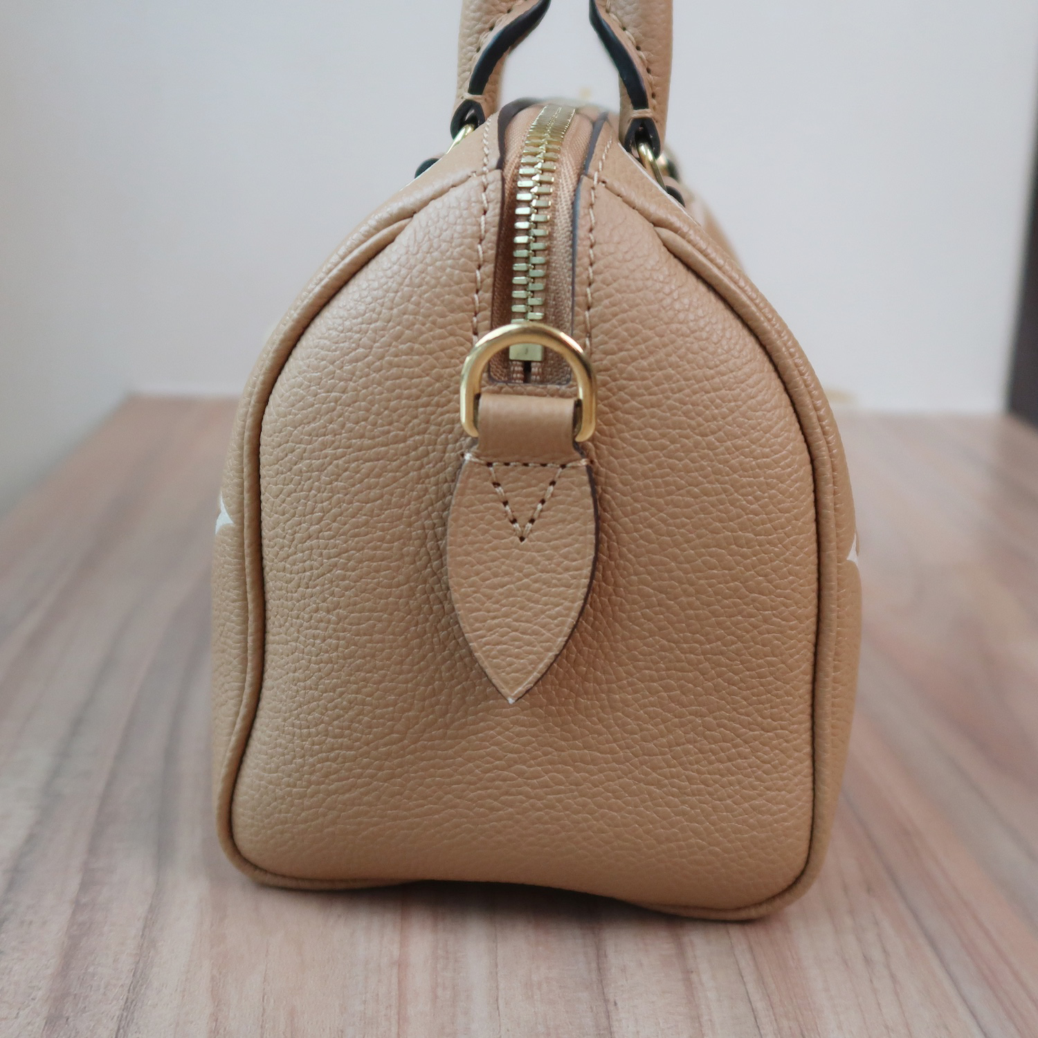 Louis Vuitton Arizona/Creme Monogram Empreinte Speedy Bandouliere 20(ใบParagon 7วัน)