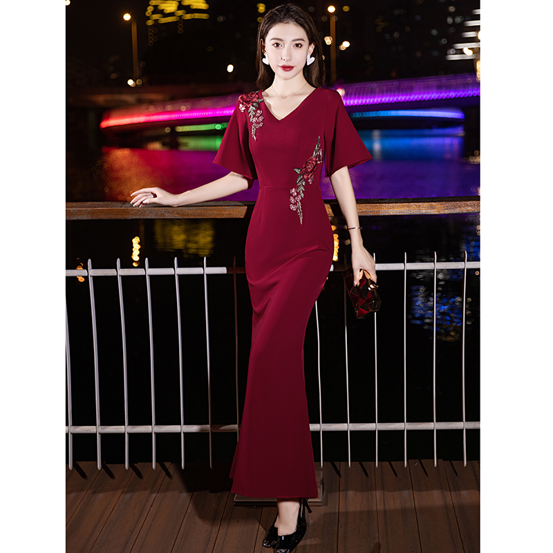ชุดราตรี ชุดราตรีสวยหรู แบบ ทันสมัย Evening dress