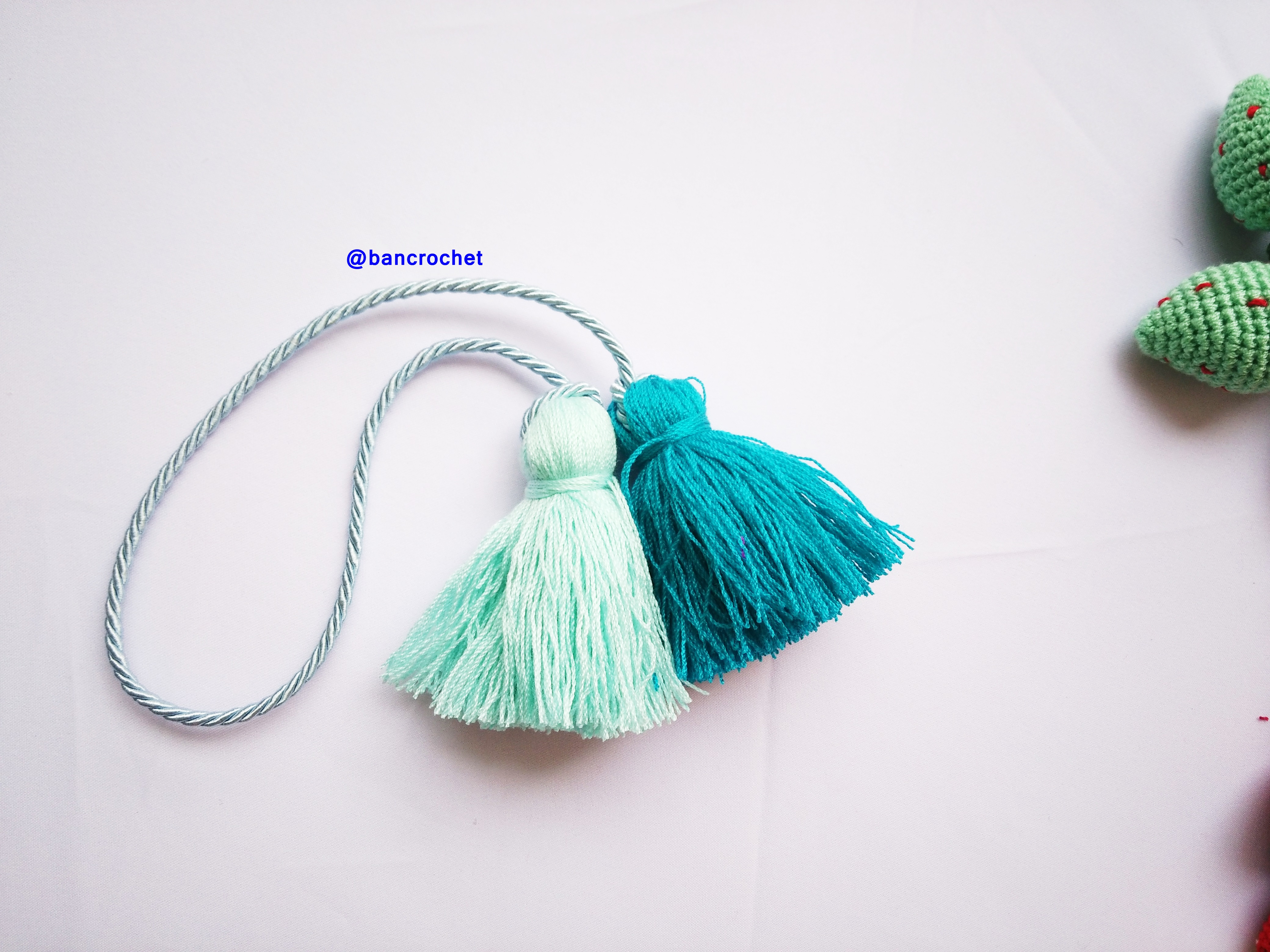 Bancrochet พู่ห้อยกระเป๋า/ที่ห้อยกระเป๋าแฮนด์เมด Tassels keychain hanging for bags หลากสี 4 นิ้ว