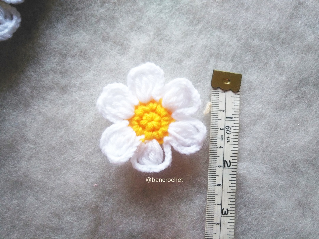 ดอกไม้ถักโครเชต์ crochet flowers สีขาว 2 นิ้ว