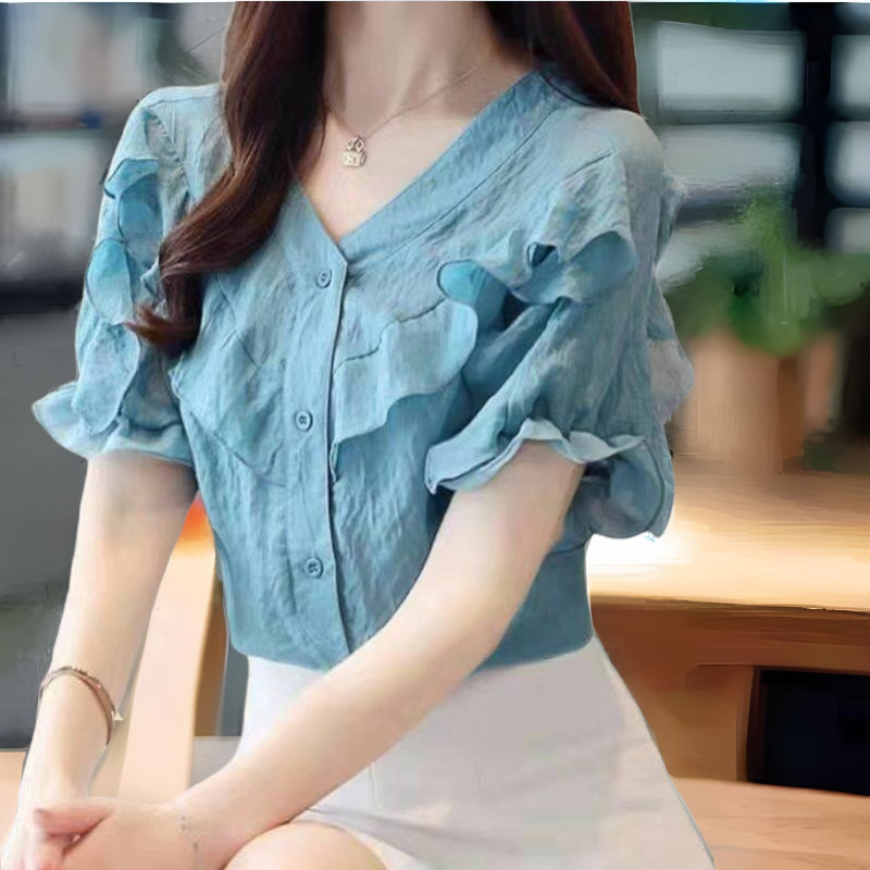 Blouse3792 เสื้อคอวีกระดุมผ่าหน้าแต่งระบายสีฟ้า แขนตุ๊กตา ผ้าไหมญี่ปุ่นเนื้อดีนุ่มใส่สบาย งานน่ารักแมทช์กับอะไรก็เข้า ใส่เที่ยว/ใส่ทำงานได้