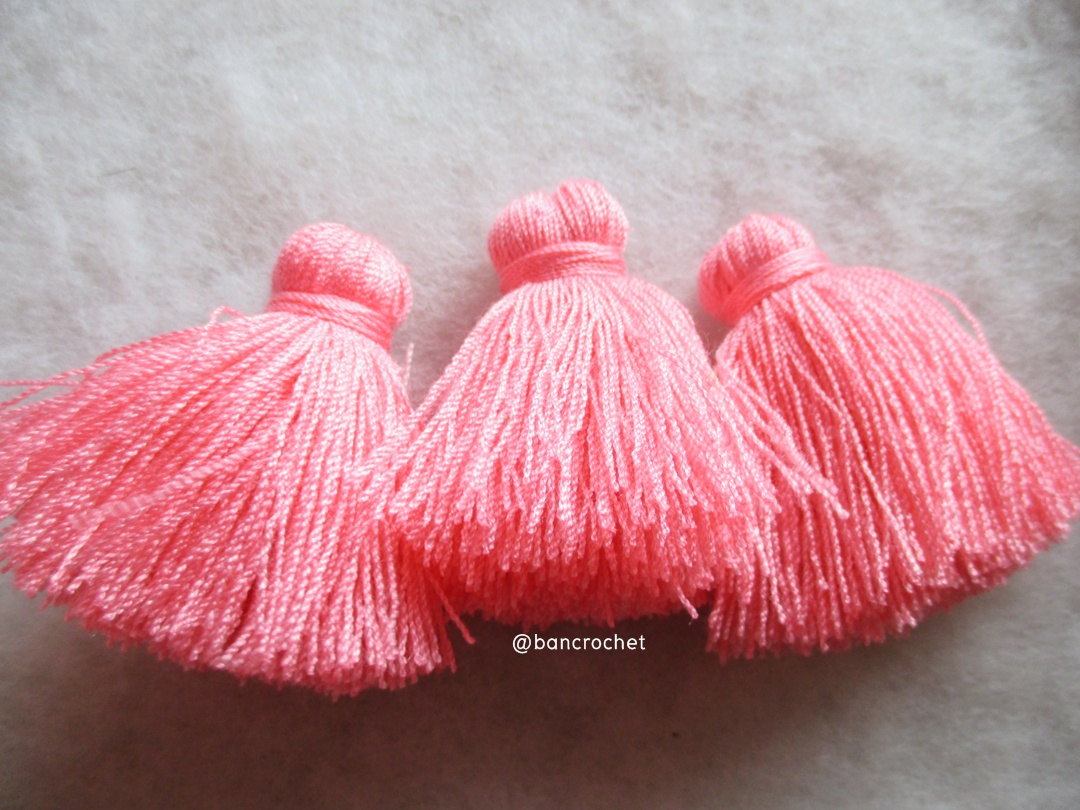 พู่แบบหนาฟู ขนาด 2 นิ้ว 4 ply tassel crochet acrylic yarn 4 ply ส้มโอโรส 2 นิ้ว