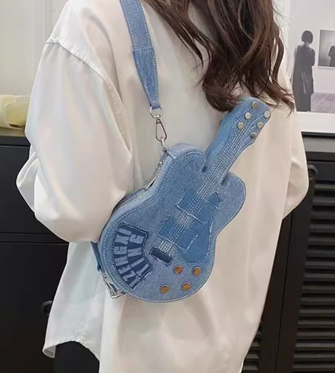 กระเป๋าสะพาย ผ้ายีนส์ จำลอง ทรงกีตาร์ แบบวัยรุ่น น่ารัก ๆ กระเป๋าสะพายแฟชั่น ทรงกีตาร์ เก๋ ๆ 775304