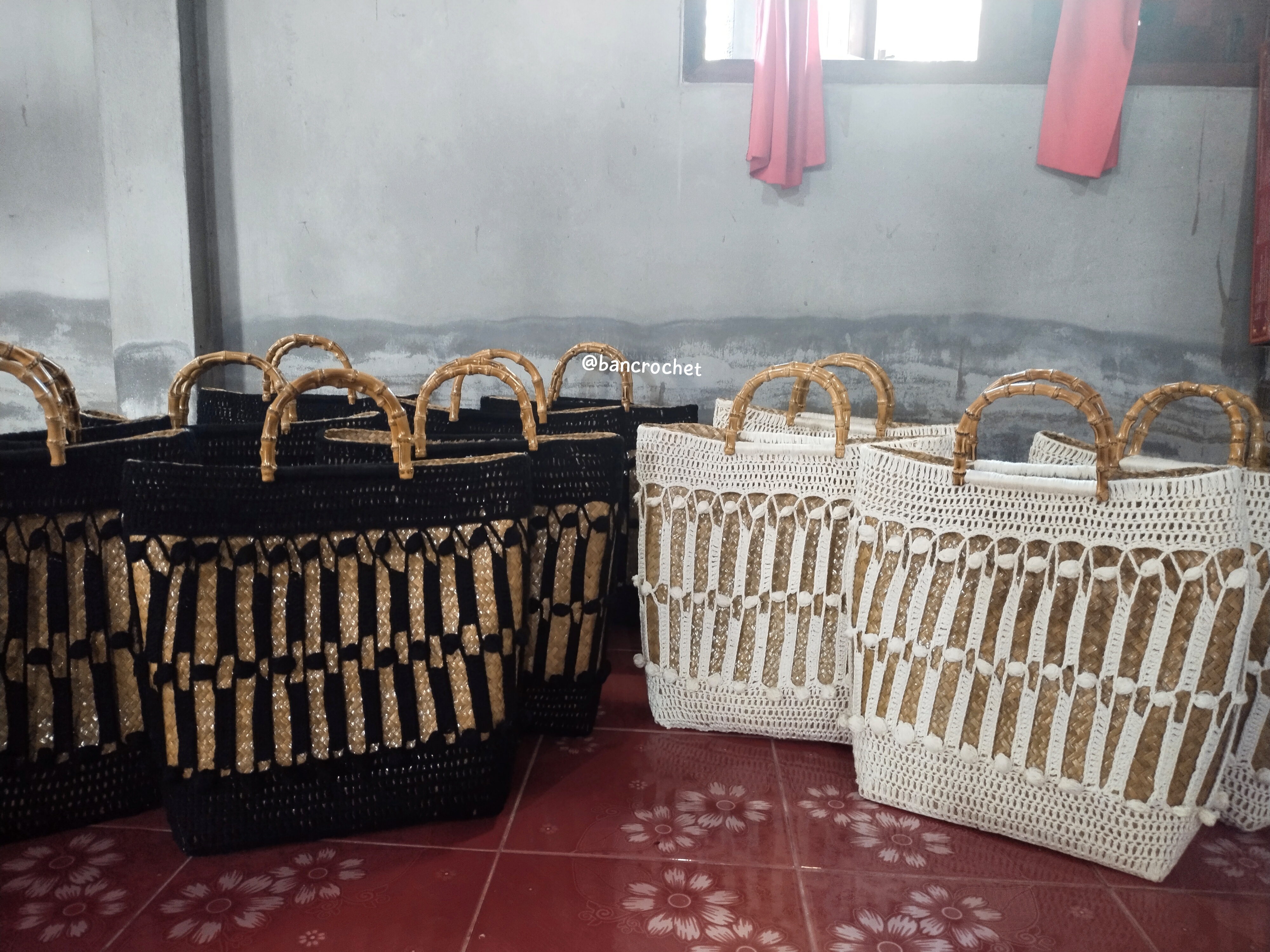 Bancrochet กระเป๋าถักโครเชต์ crochet bag หลากสี 30*40 ซม.