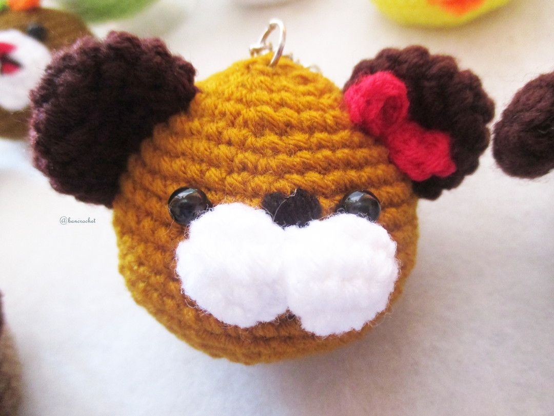 พวงกุญแจหัวตุ๊กตา สูง 2 นิ้ว amigurumi crochet keychain