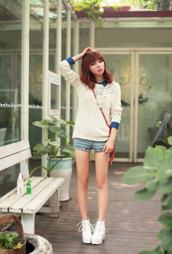 Boots รองเท้าบูท หนังแต่งเชือกสีขาวน่ารัก ด้านในเป็นกำมะหยี่ งานดีเหมือนแบบค่ะ แถมที่รองเท้าขนแกะนุ่มๆด้วยน้าาา