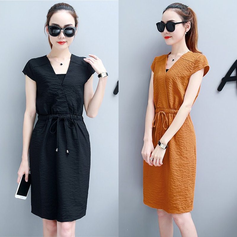Dress4153 ชุดเดรสทรงสวย คอวีป้าย เอวสม็อคยางยืดมีเชือกผูกรูด ชายกระโปรงผ่าหลังเล็กน้อยเพื่อความคล่องตัว งานดีผ้าดีสไตล์เรียบหรูใส่ทำงานได้