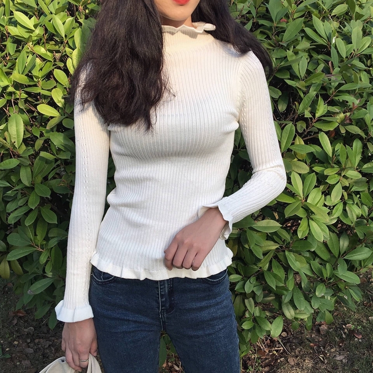 สีขาว : เสื้อไหมพรมคอเต่า ผ้านุ่ม แต่งช่วงปลายคอ แขน ชายเสื้อ ผ้าร่องมี texture ในตัว งานดี ยืดได้เยอะ