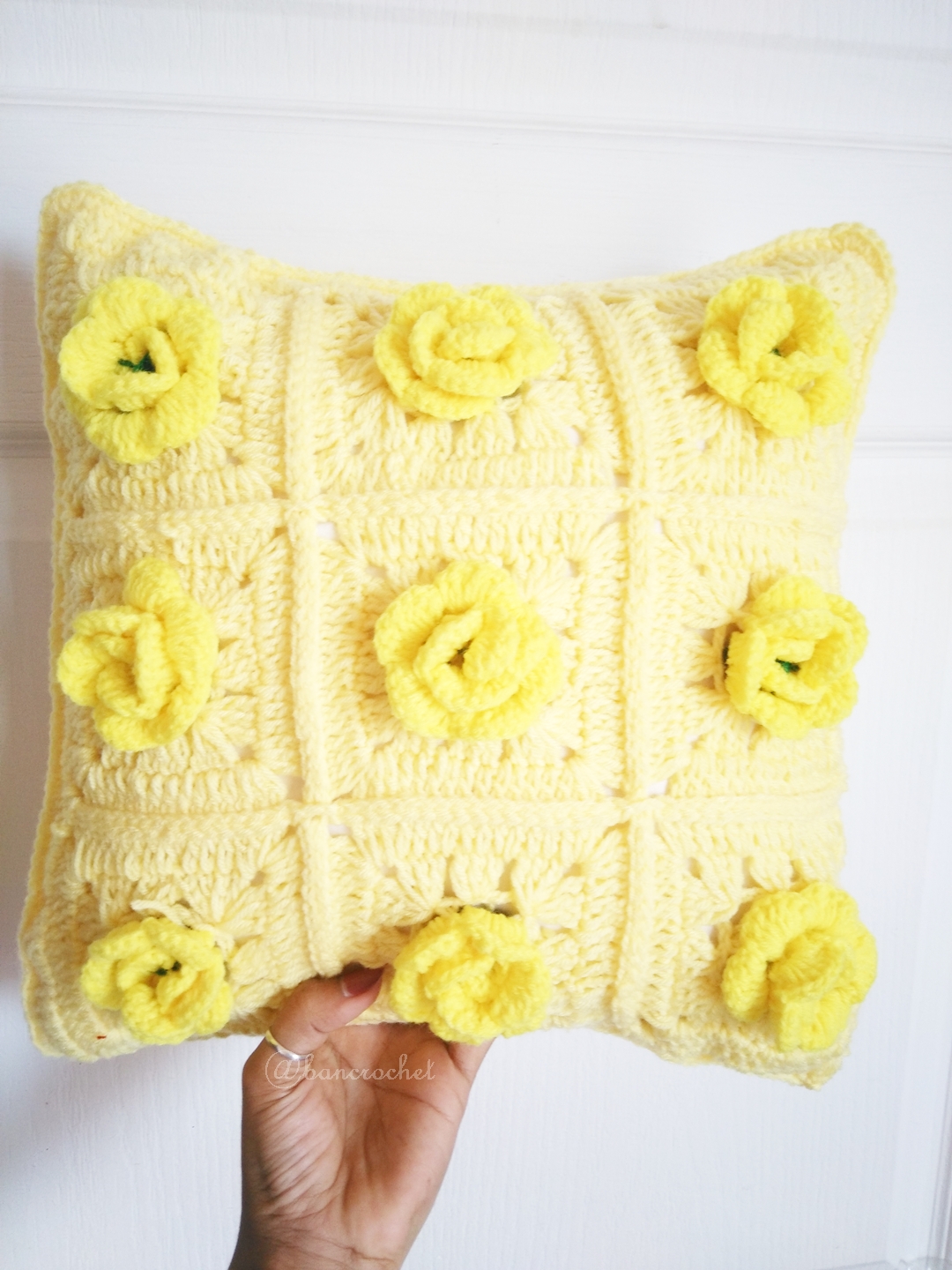 หมอนอิงลายกุหลาบสีเหลืองถักโครเชต์ yellow Pillow crochet 12*12 inch