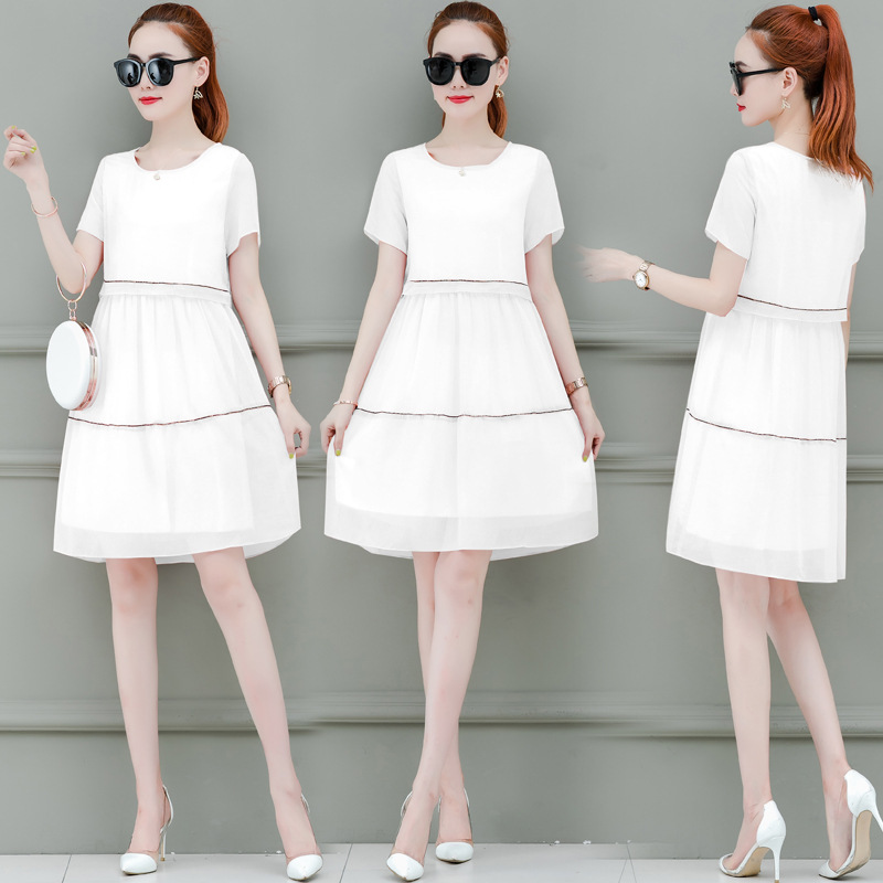 Dress4482 เดรสชีฟองทรงปล่อยสีขาว ซิปข้างใส่ง่าย มีซับในอย่างดีทั้งชุด ผ้าชีฟองเนื้อดีมีน้ำหนักทิ้งตัว ดีเทลเดินเส้นปักดิ้นสีทองสวยหรู งานดีทรงดีดูสวยแพง ทรงนี้ใส่ทำงาน/ใส่ออกงานได้