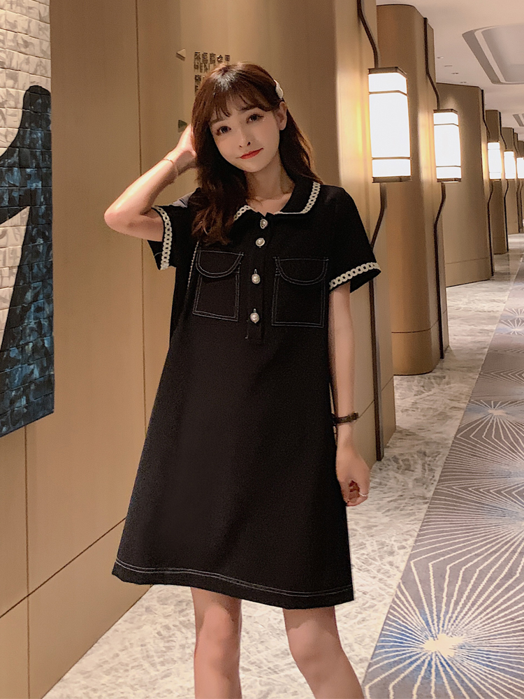 Dress4563 เดรสคอปกกระดุมหน้าสีพื้น ดีเทลแต่งแถบลูกไม้ปกและปลายแขน กระเป๋าอก ผ้าโพลีเนื้อดีใส่สบาย ผ้ามีน้ำหนักทิ้งตัว งานสวยใส่ง่าย ทรงนี้น่ารักมีติดตู้ไว้ใส่ได้เรื่อยๆ มี 2 สี ฟ้า, ดำ