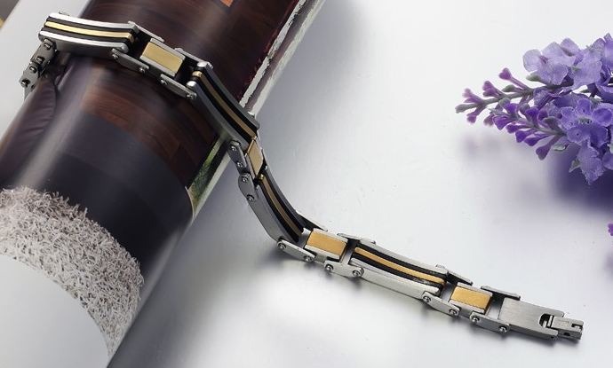 สร้อยข้อมือผู้ชาย กำไลข้อมือผู้ชาย สาย titanium steel สลับลาย ทองกับดำ ของขวัญสุดหรู no 587059