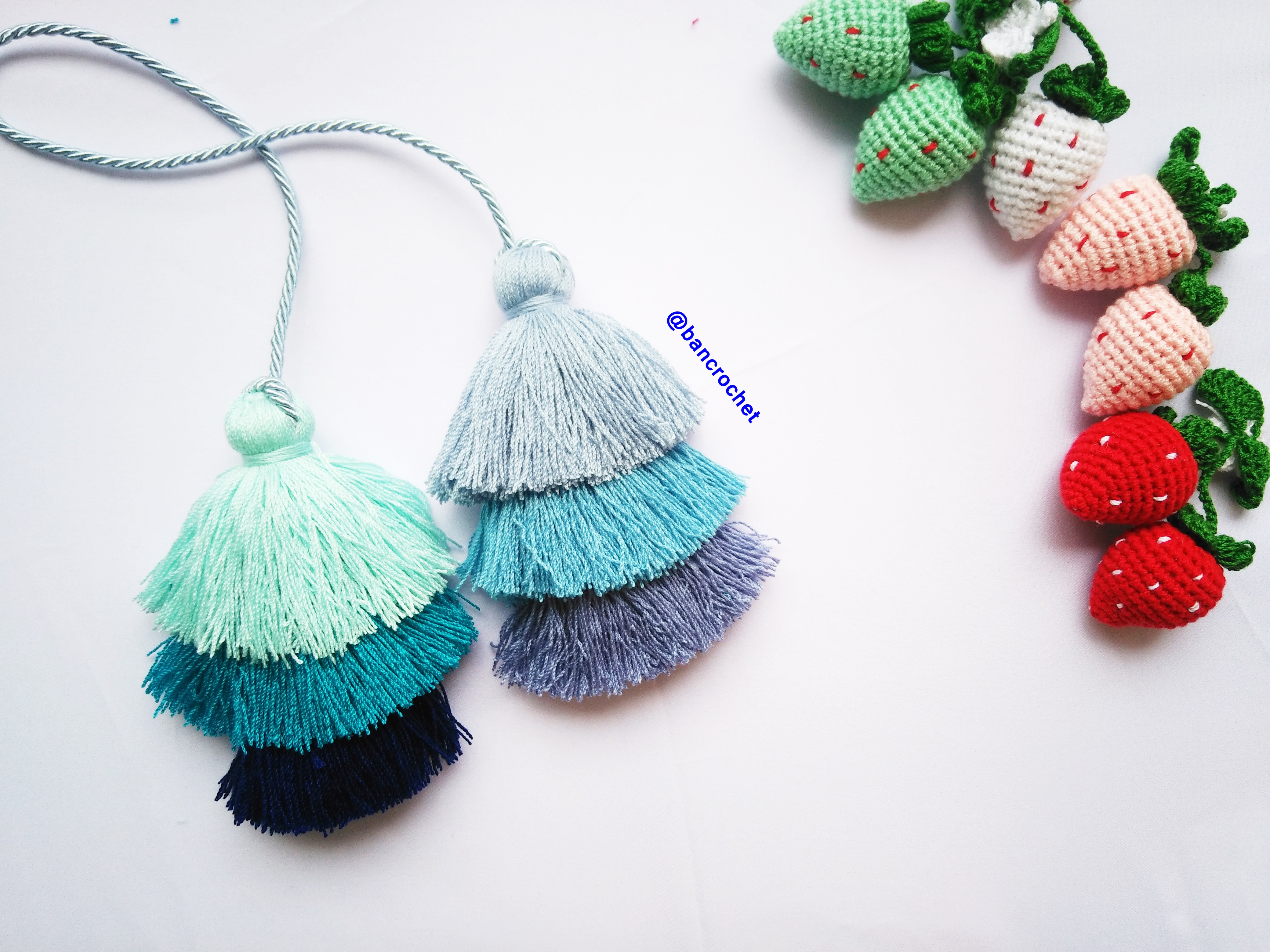 Bancrochet พู่ห้อยกระเป๋า/ที่ห้อยกระเป๋าแฮนด์เมด Tassels keychain hanging for bags หลากสี 4 นิ้ว