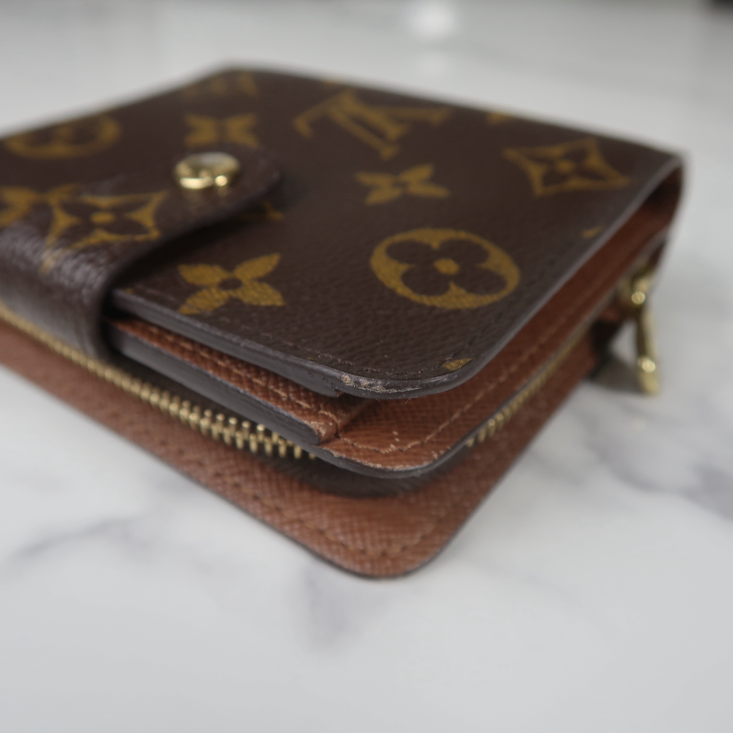 Louis Vuitton Monogram Compact Wallet M61667