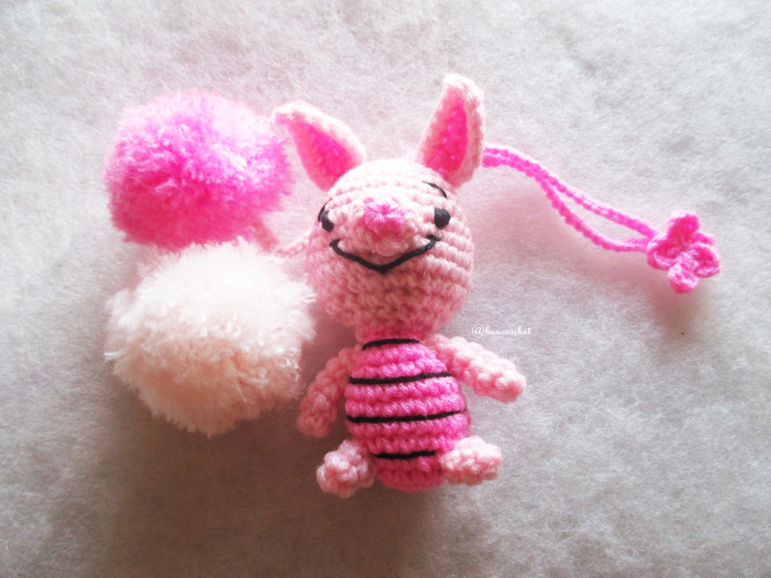 พวงกุญแจตุ๊กตาพิกเลท dolls pom pom amigurumi crochet keychain