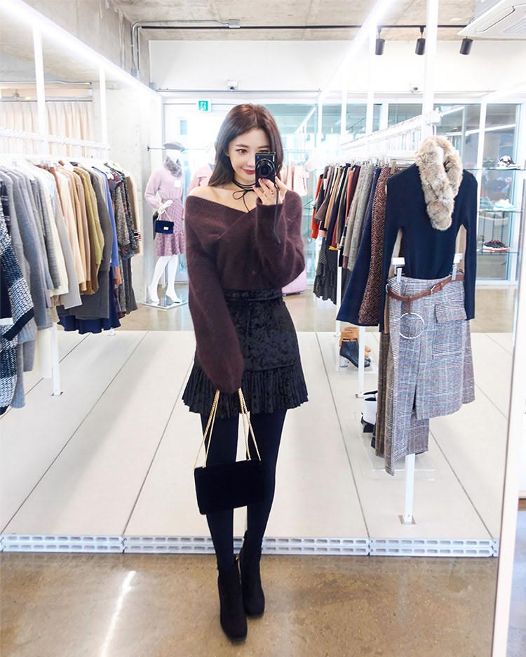 เสื้อแขนยาว ขนนุ่มมากกกก ใส่แบบเปิดไหล่ก็เก๋ สไตล์เกาหลี พร้อมส่งจ้า น้ำตาลเข้ม