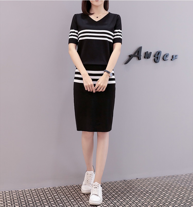Set_bs1731 ชุดเซ็ทไหมพรม 2 ชิ้น(เสื้อ+กระโปรง) เสื้อคอวี+กระโปรงทรงเข้ารูป งานไหมพรมเนื้อนุ่มเนียนมีน้ำหนักยืดหยุ่นสูง