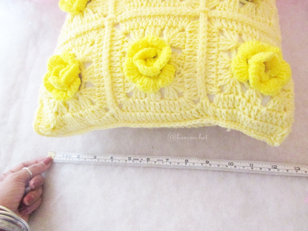 หมอนอิงลายกุหลาบสีเหลืองถักโครเชต์ yellow Pillow crochet 12*12 inch