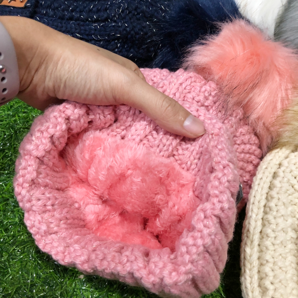 หมวกไหมพรม แต่งแถบดาว ไหมพรมเนื้อนุ่มมีประกาย ด้านในบุขนอุ่น