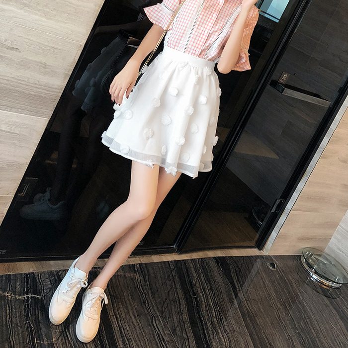 Skirt344 กระโปรงสีพื้นขาวแต่งพู่ดอกไม้ซิปข้างมีซับในอย่างดี งานน่ารักหรูๆ ดูแพง ดีเทลเก๋ๆ ไม่ซ้ำใคร งานดีผ้านุ่มใส่สบายแมทช์ได้ง่ายๆ ใส่กับเสื้อตัวไหนก็สวย