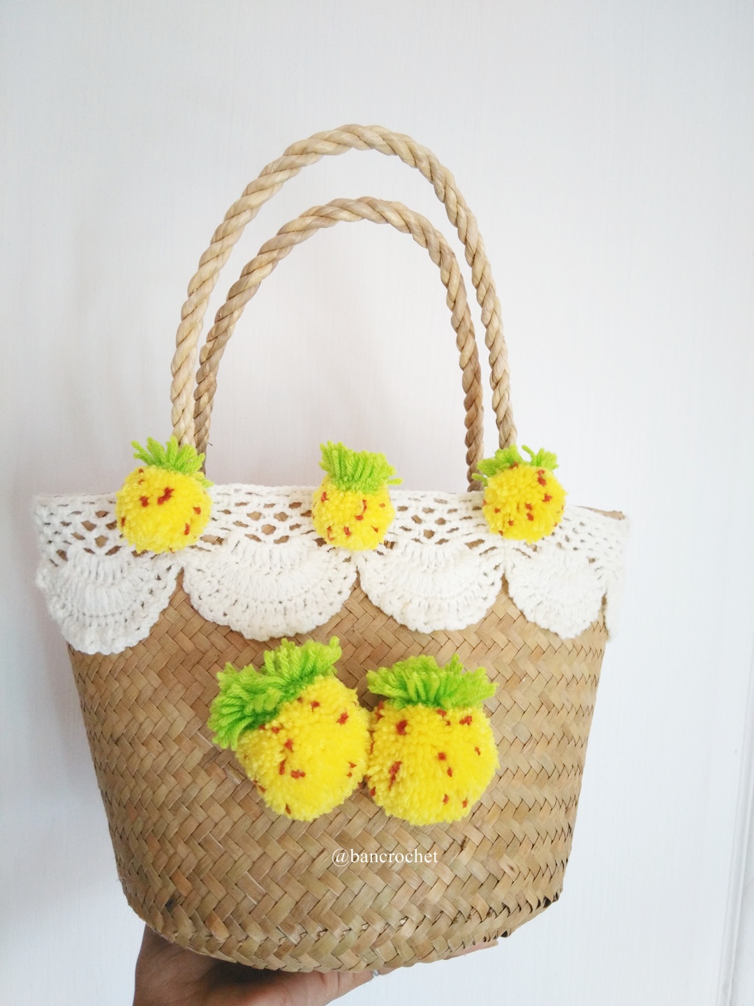 กระเป๋าสานกระจูดประดับสับปะรด grajood basket weave bags เหลือง 6นิ้ว