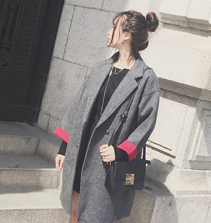 เสื้อโค้ททรงเก๋ ผ้าวูทรงแข็งเนื้อดี บุซับในกันลม แต่งพับแขนสีแดง ชายรุ่ยเซอร์ๆ งานเก๋มาก พร้อมส่ง สีเทา/สีกรม กดเลือกด้านล่างได้เลยค่ะ