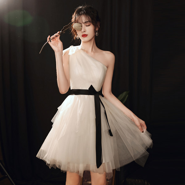 ชุดราตรี ชุดราตรีสวยหรู แบบ ทันสมัย Evening dress