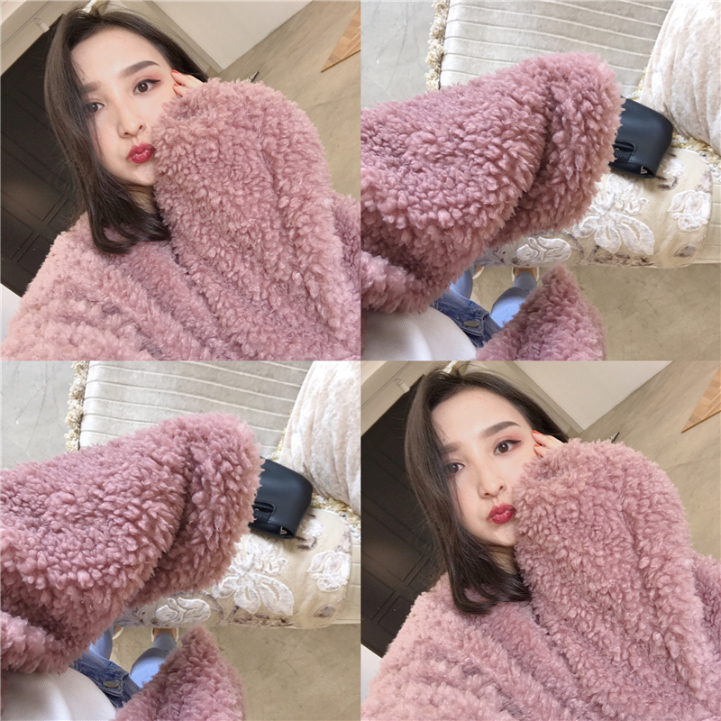 เสื้อคลุมขนแกะ ฟูๆ เนื้อเบา สีชมพูกะปิ น่ารักมากๆ ค่ะ มีผ้าซับในกันลม จั้มข้อมือ ไม่มีกระดุมน้า ชมพู