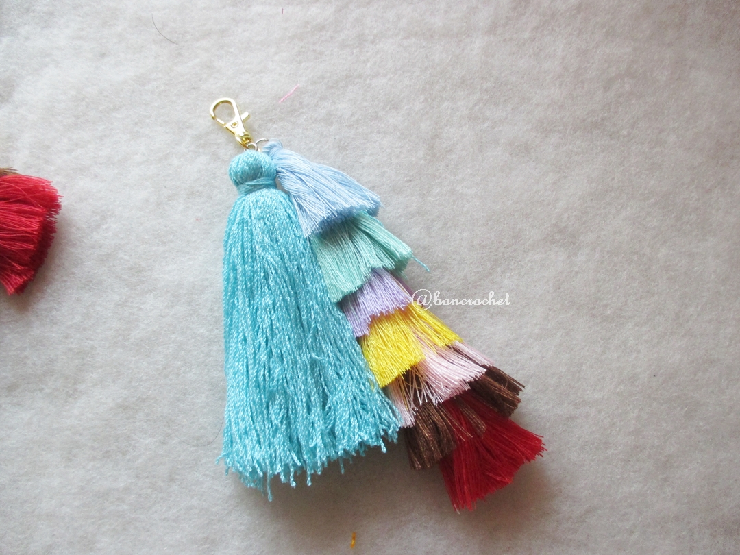 พวงกุญแจพู่เล็กพู่ใหญ่ tassels keychain ฟ้า