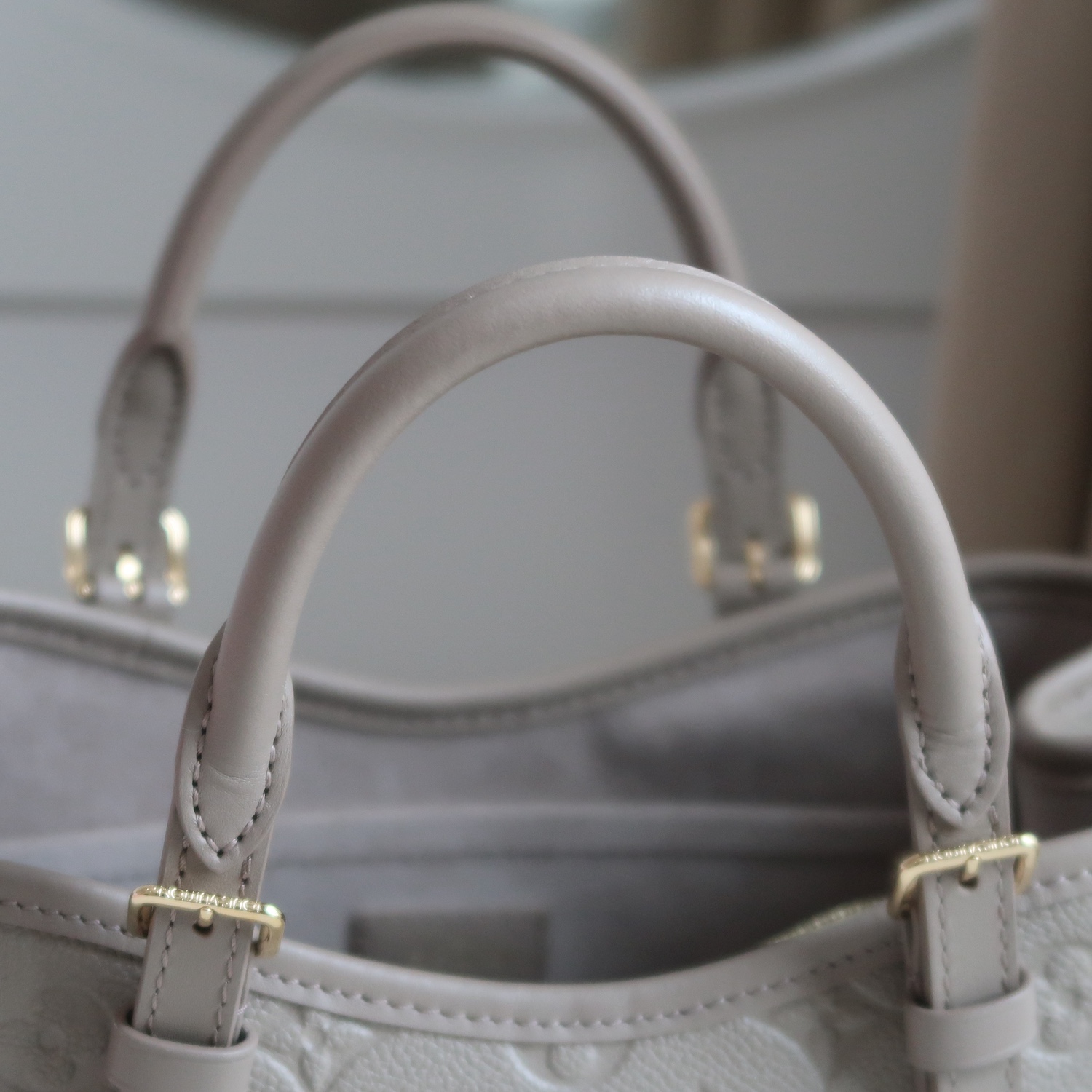 Louis Vuitton Beige Monogram Empreinte Babylone Tote PM (ใบเสร็จไทย 12 วัน)