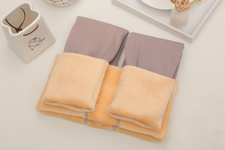 Legging เลกกิ้งกันหนาว สีเนื้อเข้ม สำหรับสาวผิวสองสี ด้านในเป็นขนหนานุ่ม ด้านนอกเป็นผิวแบบถุงน่อง ยืดได้เยอะ กระชับทรง