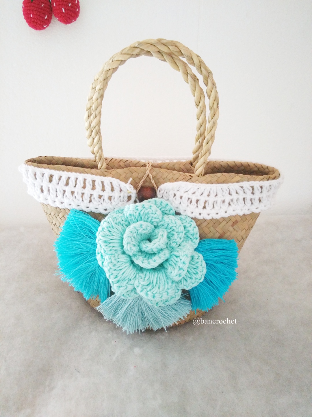 กระเป๋าสานกระจูดประดับดอกไม้ grajood basket weave bags ธรรมชาติ 7*10*7*12 นิ้ว