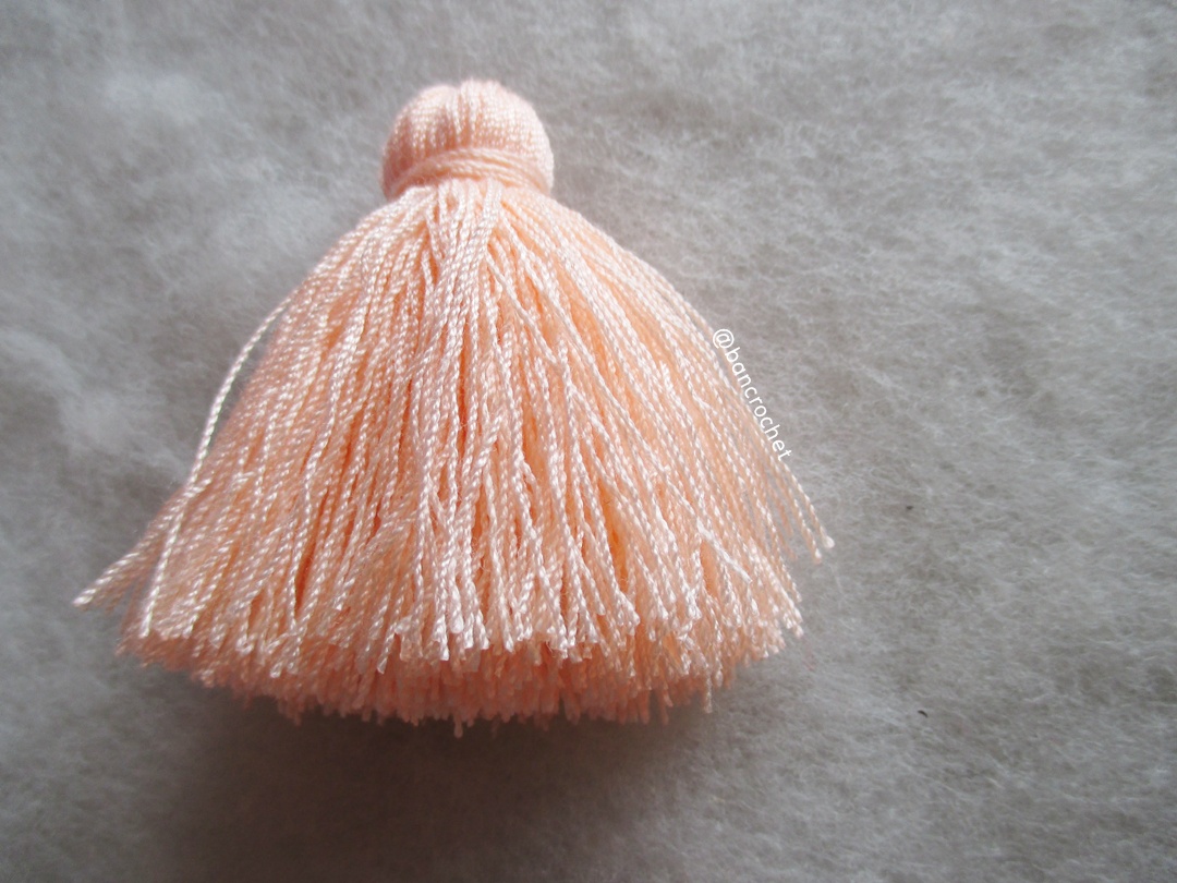 พู่แบบหนาฟู ขนาด 2 นิ้ว 4 ply tassel crochet acrylic yarn 4 ply โอรส 2 นิ้ว