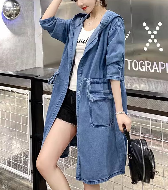 แฟชั่น เสื้อคลุม ผู้หญิง ตัวยาว แบบมีฮู้ด ผ้ายีนส์ เท่ ๆ ใส่สวย ๆ ใส่หน้าร้อนได้ เสื้อ jacket ยีนส์ตัวยาวเท่ ๆ 842872
