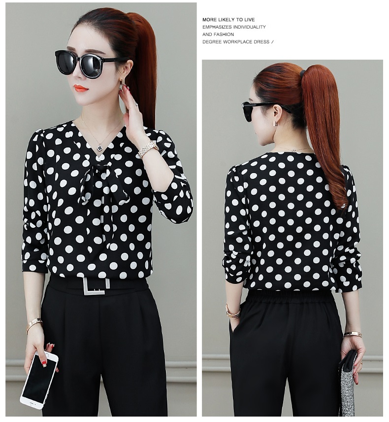 Blouse3833 เสื้อแขนยาวลายจุดใหญ่ผูกโบว์อก ผ้าวูลพีชเนื้อดีนุ่มใส่สบาย ทรงคอวีใส่แล้วดูผอมเพรียว ผ้าเนื้อดีนุ่มน่าใส่แมทช์กับกระโปรงหรือกางเกงก็ดูดีไม่แพ้กัน ใส่เที่ยว/ใส่ทำงานได้