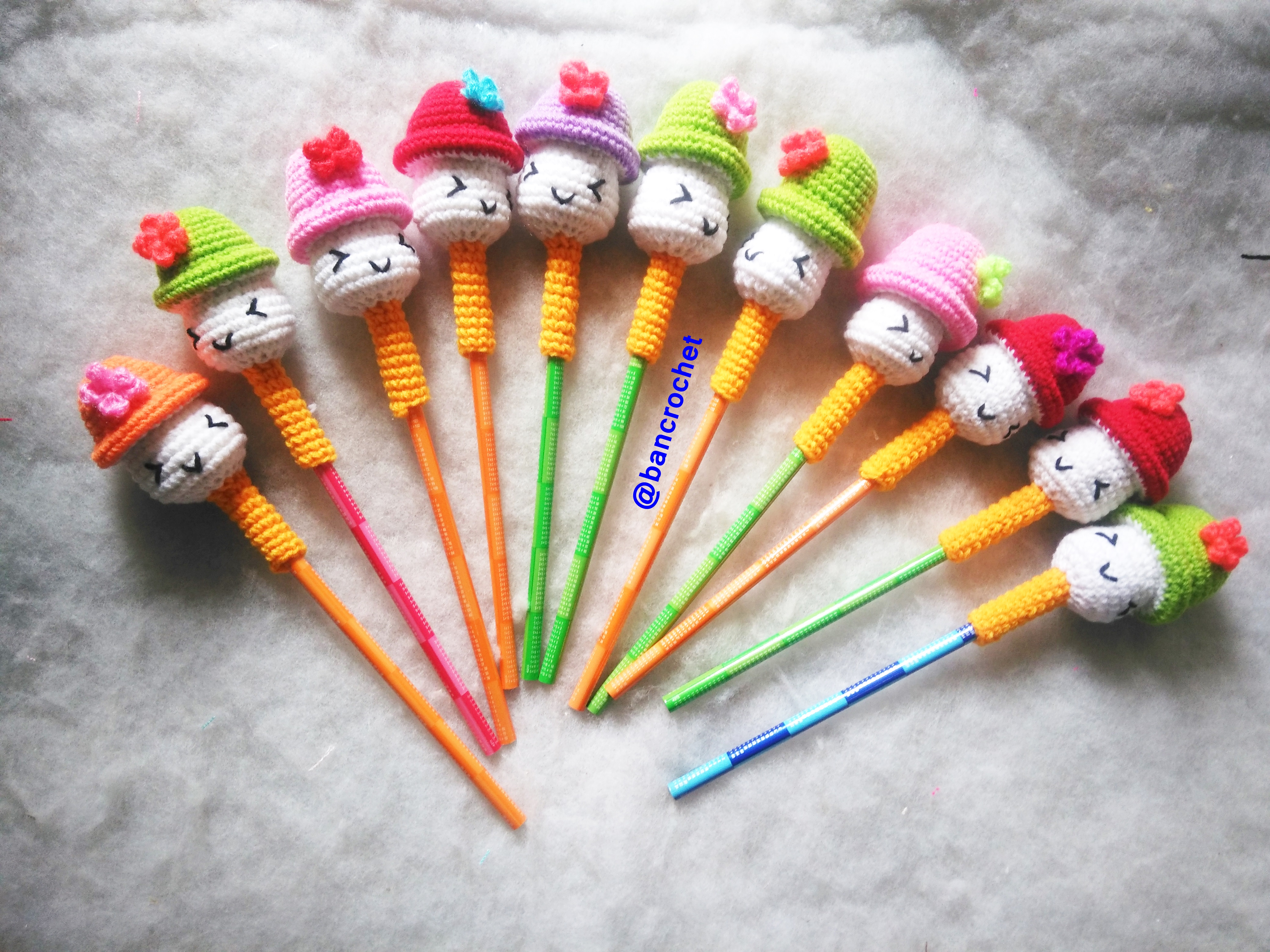 Bancrochet ที่ครอบหัวดินสอ เห็ดถัก crochet mushroom pencil cover (เฉพาะราคาส่ง สั่งขั้นต่ำ 12 ชิ้น only wholesale) หลากสี 8 นิ้ว