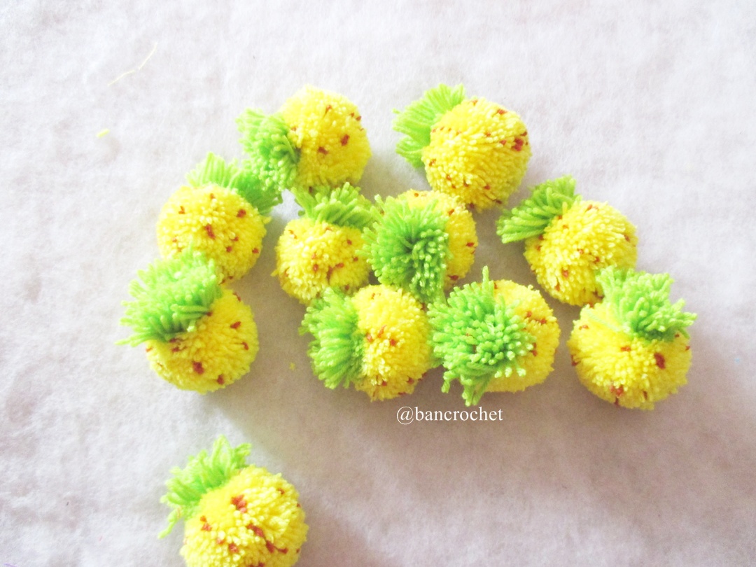 สับปะรดปอมปอม pom poms fruits เหลือง 2 นิ้ว
