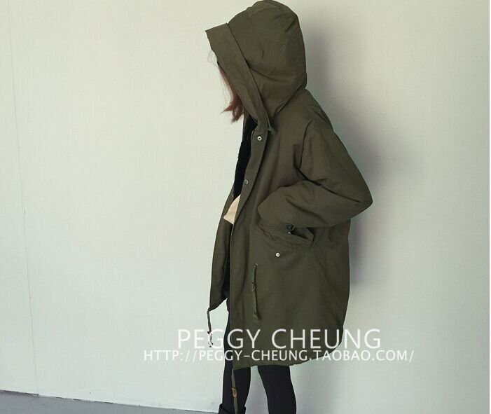 เสื้อคลุมกันหนาวฮู้ดดี้ ทรงโคล่ง สีเขียว เท่ๆ ผ้าไม่หนามาก กันหนาวกันลม ซับในขนแมวนุ่มๆ พร้อมส่งจ้า เขียวทหาร