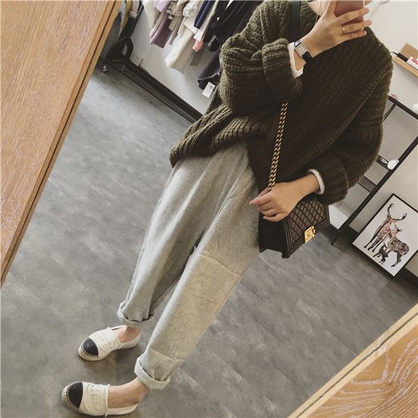 เสื้อไหมพรมตัวโคล่ง สีเขียวเข้ม ไหมพรมยืดได้เยอะ พร้อมส่ง