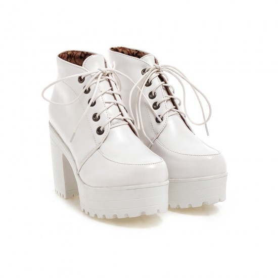 Boots รองเท้าบูท หนังแต่งเชือกสีขาวน่ารัก ด้านในเป็นกำมะหยี่ งานดีเหมือนแบบค่ะ แถมที่รองเท้าขนแกะนุ่มๆด้วยน้าาา