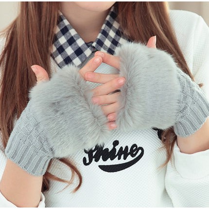 ถุงมือไหมพรม แต่งขนเฟอร์ กันหนาวน่ารักๆ พร้อมส่ง