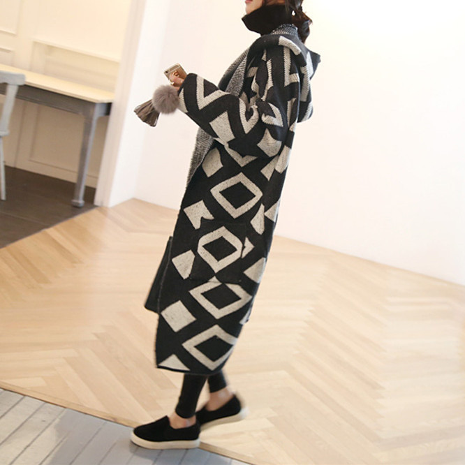 เสื้อคลุมกันหนาว ยาว 34 นิ้ว ไหมพรม มีฮู๊ด ทอลายขาวดำ เก๋ๆ