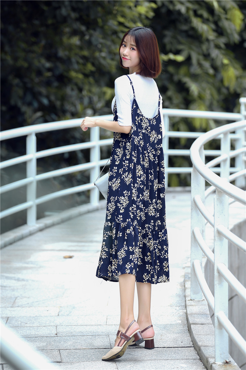 Dress4554 ชุดเดรสยาวสายเดี่ยวลายดอกไม้สีกรมท่า มีเสื้อตัวในผ้านิ่มยืดเยอะ ผ้าชีฟองเนื้อทรายเนื้อหนาสวยมีน้ำหนักทิ้งตัว งานสวยผ้าใส่สบาย งานดีทรงดีลายสวย สายบ่าปรับระดับได้