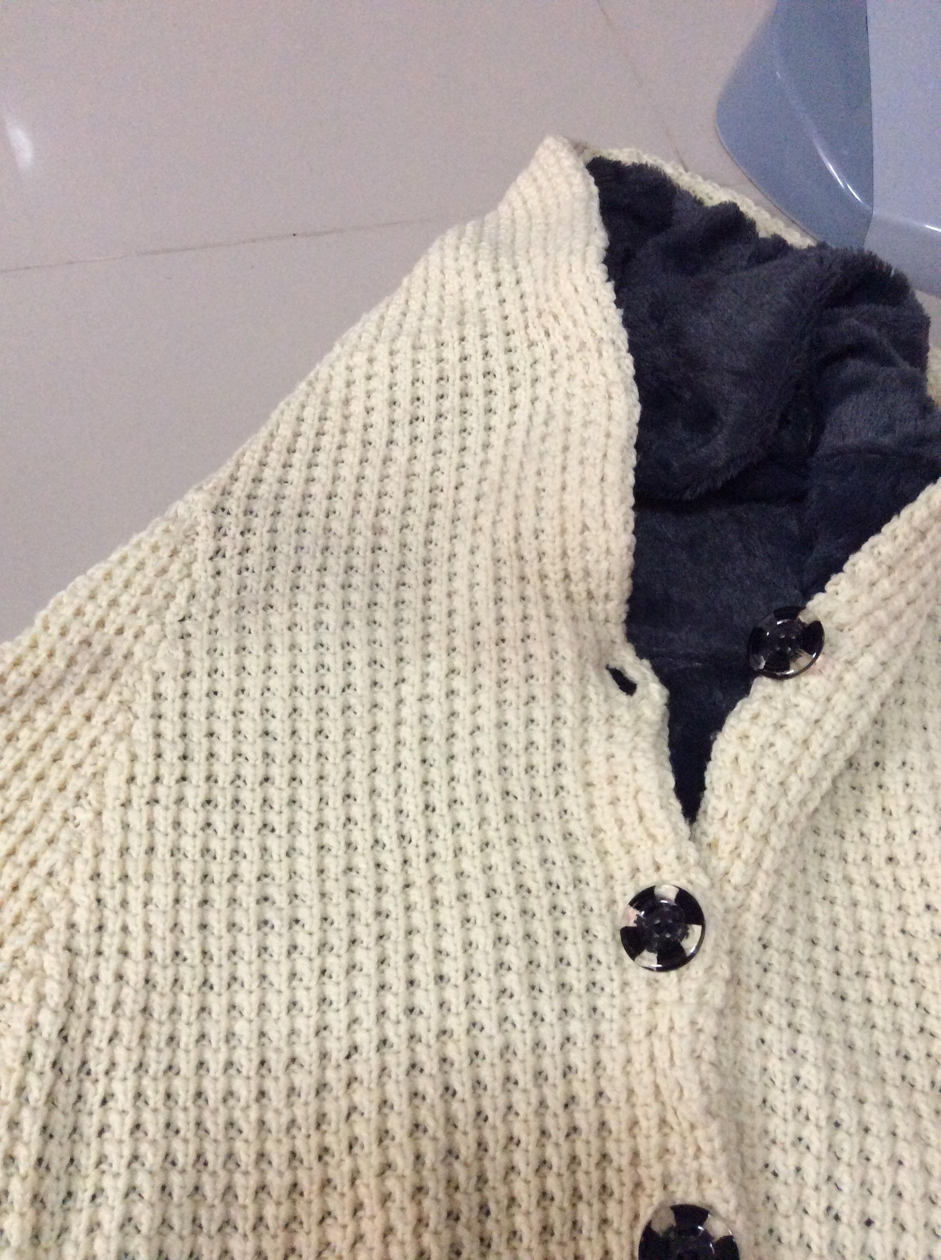 ** มีรอยเปื้อนซักออกได้ สีขาวครีม เสื้อกันหนาวฮู้ดดี้ แฟชั่นเกาหลี คุณภาพดี เนื้อผ้าตามแบบ ด้านในเป็นขนนิ่มมากค่ะ มีภาพสินค้าจริงด้านในค่ะ same pic