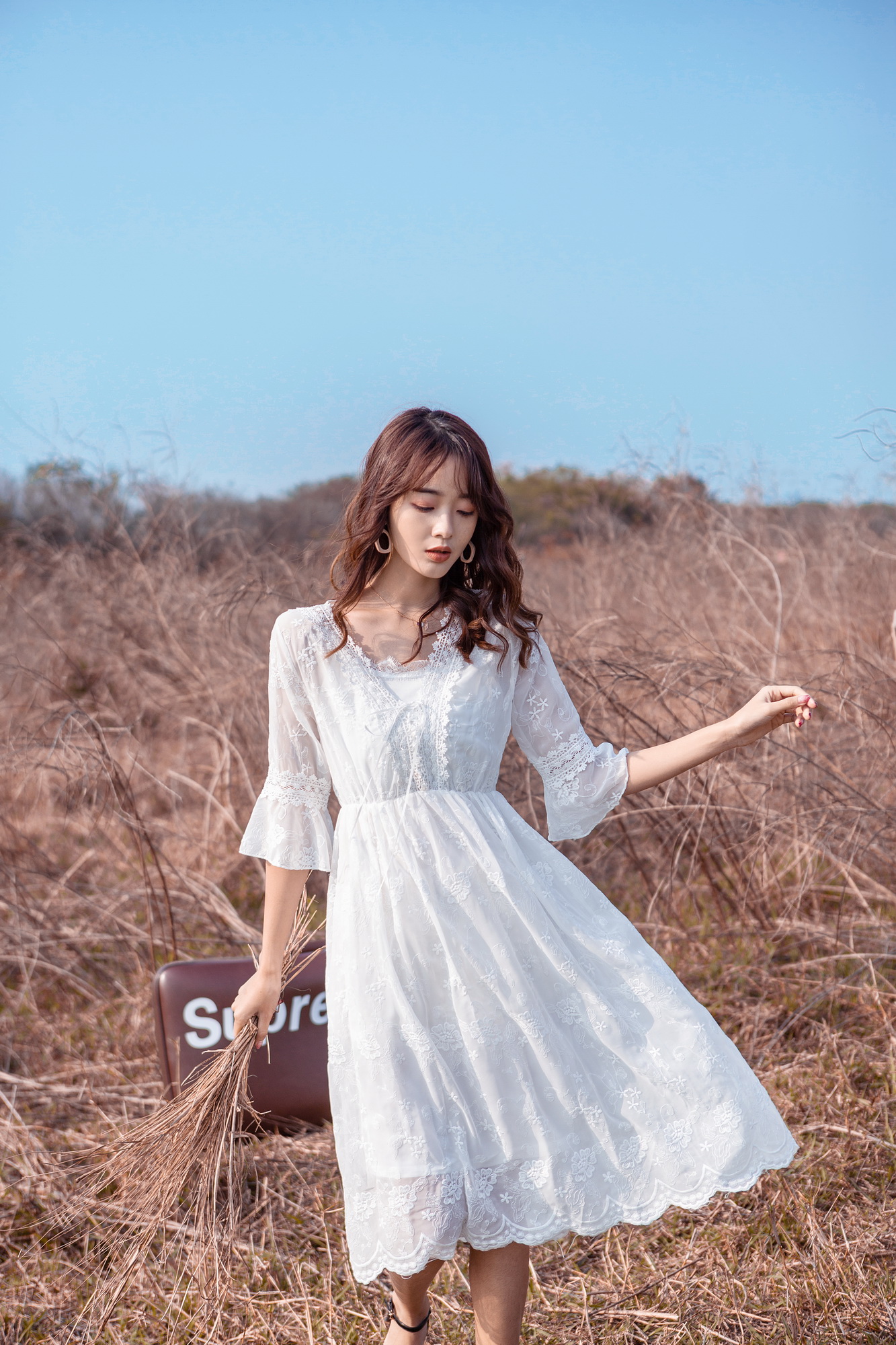 Dress4720 เดรสยาวชีฟองสีขาวปักลูกไม้ลายดอกทั้งตัว คอวีแต่งเชือกผูกไขว้ แขนยาวสี่ส่วนระบายแต่งลูกไม้ ซิปข้าง เอวสม็อคยางยืด ผ้าชีฟองเกรดพรีเมียมเนื้อดีนุ่มน่าใส่ มีซับในอย่างดี งานสวยหรูดีเทลดีงามดูสวยแพง ใส่เที่ยว/ใส่ออกงานได้