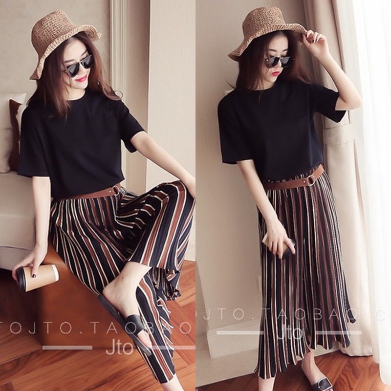 Trousers505 กางเกงขายาวห้าส่วนลายริ้วโทนสีน้ำตาลดำ เอวยางยืด มีเข็มขัดผ้าเข้าชุด ผ้าอัดพลีทเนื้อดีมีน้ำหนักทิ้งตัว งานน่ารัก แมทช์กับอะไรก็สวย ใส่กับเสื้อทรงไหนก็ดูดี